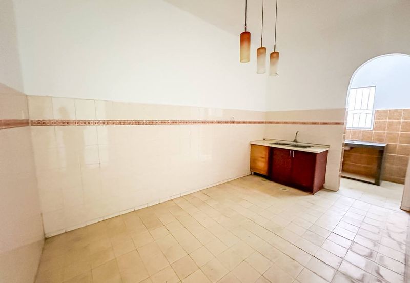 (FULL EXTENDED)(RENOVATED) 2 Storey Jalan Kebun Nenas Bandar Putera Klang