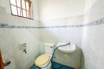 (FULL EXTENDED)(RENOVATED) 2 Storey Jalan Kebun Nenas Bandar Putera Klang