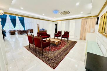 (CORNER LOT) Fully Renovated 3 Storey BUNGALOW with POOL Jalan Kubah, Bukit Jelutong