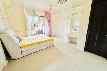 (CORNER LOT) Fully Renovated 3 Storey BUNGALOW with POOL Jalan Kubah, Bukit Jelutong