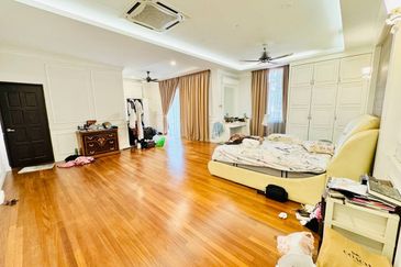 (CORNER LOT) Fully Renovated 3 Storey BUNGALOW with POOL Jalan Kubah, Bukit Jelutong