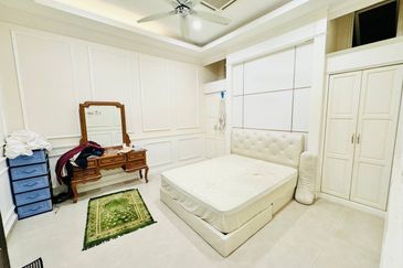 (CORNER LOT) Fully Renovated 3 Storey BUNGALOW with POOL Jalan Kubah, Bukit Jelutong