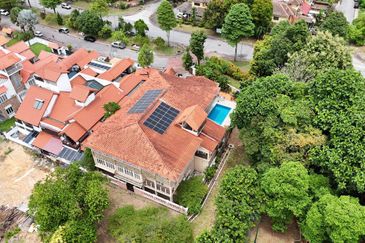 (CORNER LOT) Fully Renovated 3 Storey BUNGALOW with POOL Jalan Kubah, Bukit Jelutong