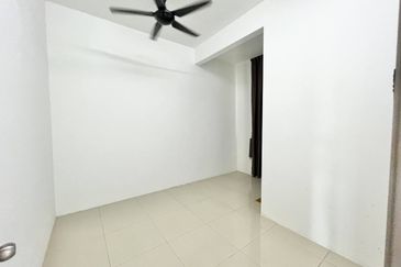 (FACING PADANG) 2 Storey Fasa 3, Saujana KLIA 