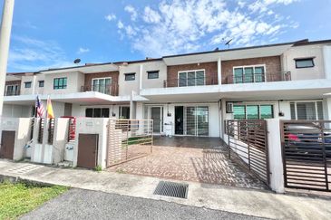 (FACING PADANG) 2 Storey Fasa 3, Saujana KLIA 