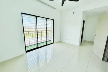 (FACING PADANG) 2 Storey Fasa 3, Saujana KLIA 