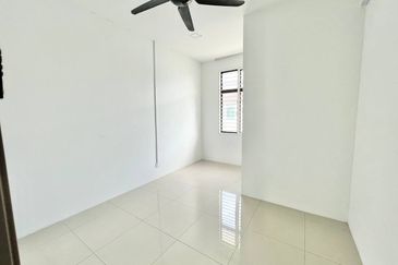 (FACING PADANG) 2 Storey Fasa 3, Saujana KLIA 