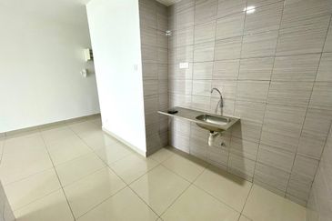 (FREEHOLD) Symphony Tower (Menara Simfoni), Balakong, Seri Kembangan, Lebuhraya SILK, Balakong