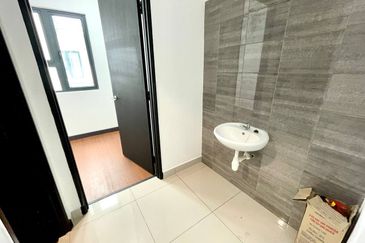 (FREEHOLD) Symphony Tower (Menara Simfoni), Balakong, Seri Kembangan, Lebuhraya SILK, Balakong