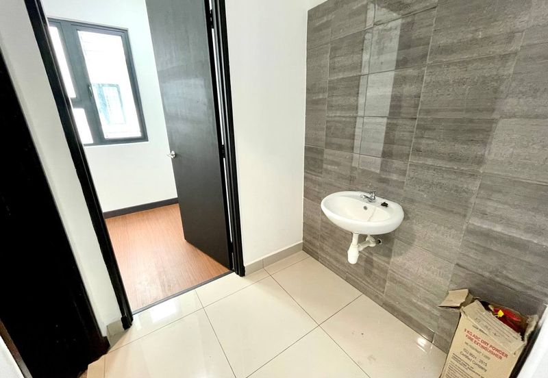 (FREEHOLD) Symphony Tower (Menara Simfoni), Balakong, Seri Kembangan, Lebuhraya SILK, Balakong