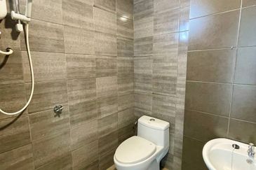 (FREEHOLD) Symphony Tower (Menara Simfoni), Balakong, Seri Kembangan, Lebuhraya SILK, Balakong