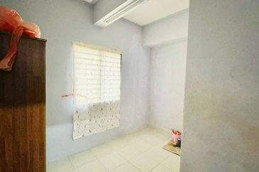 (FULLY RENOVATED)(END LOT) 2 Storey Taman Salak Perdana, Salak Tinggi