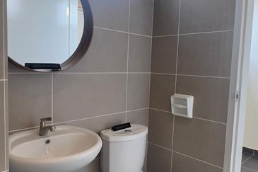 (FREEHOLD) Teres Dua Tingkat @ M Tiara, Mutiara Rini, Skudai