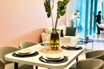 (NEAR CIQ) Aville Residences @ Permas