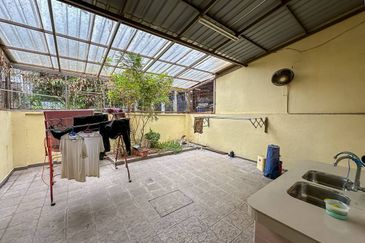 Jalan Impian Jaya 12