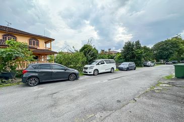 Jalan Impian Jaya 12