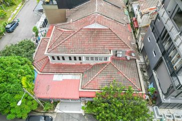 (CORNER LOT) Double Storey Terrace @ Bandar Tasik Selatan Kuala Lumpur