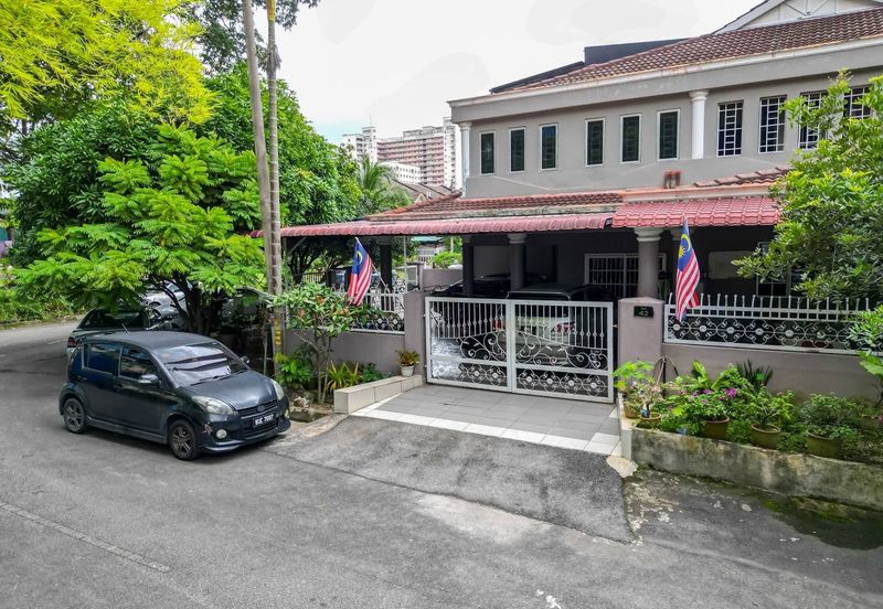 (CORNER LOT) Double Storey Terrace @ Bandar Tasik Selatan Kuala Lumpur