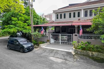 (CORNER LOT) Double Storey Terrace @ Bandar Tasik Selatan Kuala Lumpur