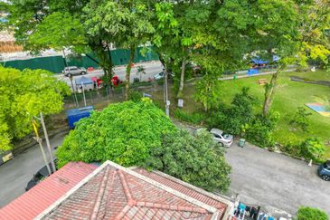 (CORNER LOT) Double Storey Terrace @ Bandar Tasik Selatan Kuala Lumpur