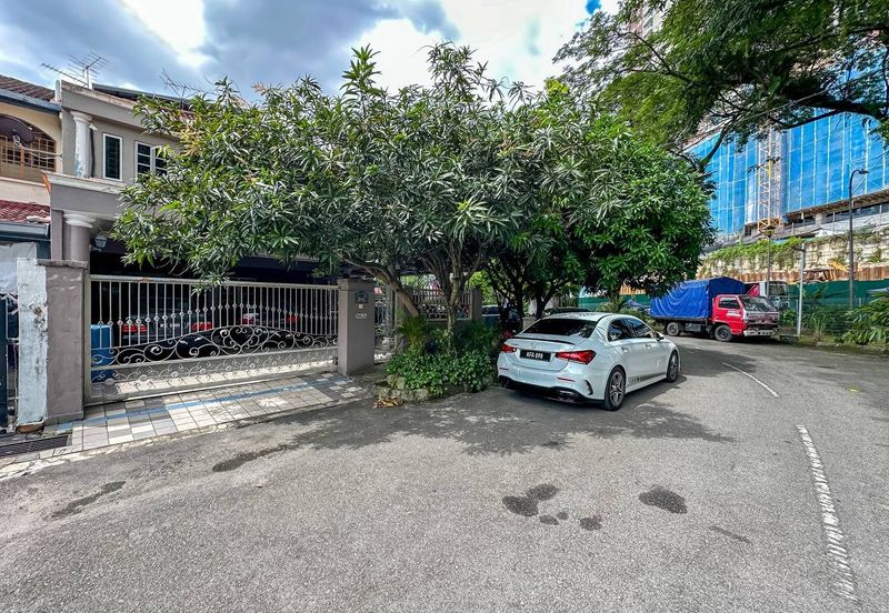 (CORNER LOT) Double Storey Terrace @ Bandar Tasik Selatan Kuala Lumpur