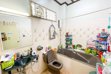 Jalan Kolam Air Lama 