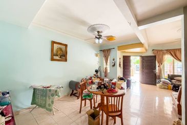 Jalan Akuamarin 7/21