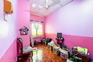 Jalan Akuamarin 7/21