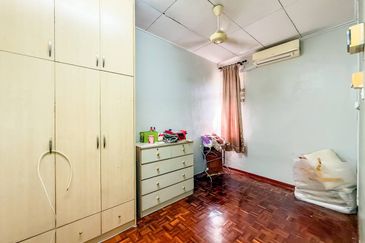 Jalan Akuamarin 7/21