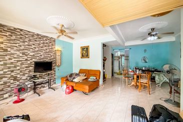 Jalan Akuamarin 7/21