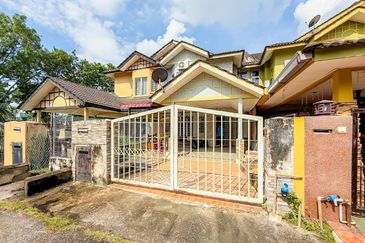 Jalan Akuamarin 7/21