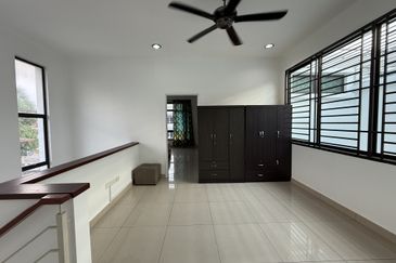 Maple Red, Adda Heights