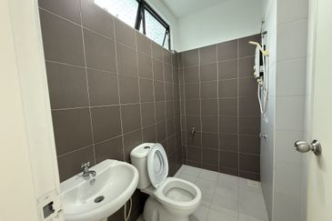 Maple Red, Adda Heights