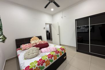 Maple Red, Adda Heights