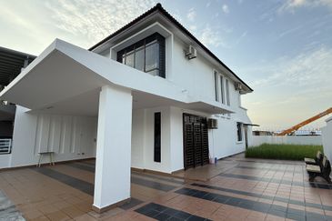 Maple Red, Adda Heights