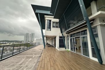 Somerset Puteri Harbour