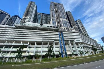 D\'Pristine @ Medini