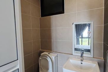 D\'Pristine @ Medini