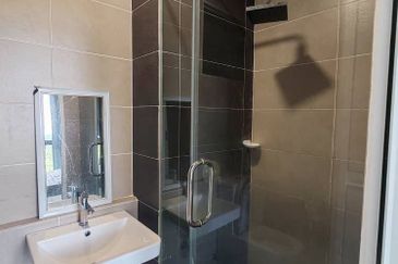 D\'Pristine @ Medini