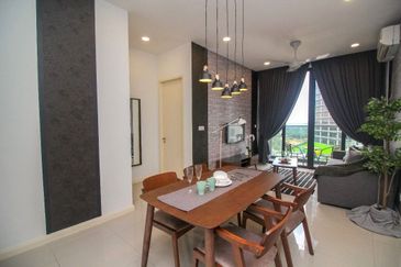 D\'Pristine @ Medini