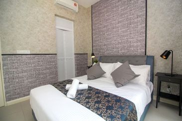 D\'Pristine @ Medini