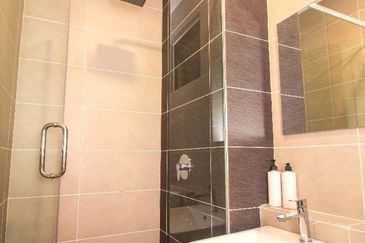 D\'Pristine @ Medini