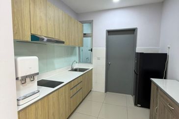 Meridin Bayvue Apartment