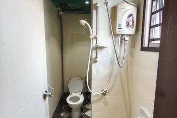 Bangunan Duta Impian (The Embassy Suites)