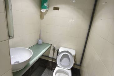 Bangunan Duta Impian (The Embassy Suites)