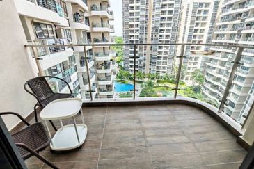 Baypoint @ Country Garden Danga Bay