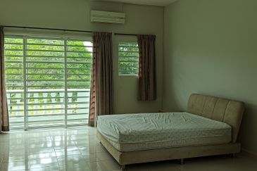 FLORA TROPIKA (THE THOMPSON)