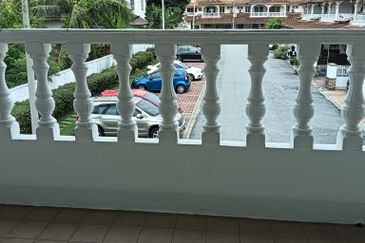 FLORA TROPIKA (THE THOMPSON)