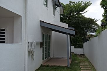 FLORA TROPIKA (THE THOMPSON)