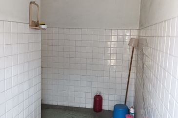 For Sale Freehold Main Road Double-Storey Terrraced Shophouse @ Taman Musim Bunga, Ipoh